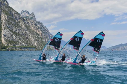Privater Windsurf-Kurs am Gardasee: Ihr exklusives Erlebnis in Limone 0 Privater Windsurf-Kurs am Gardasee: Ihr exklusives Erlebnis in Limone 0